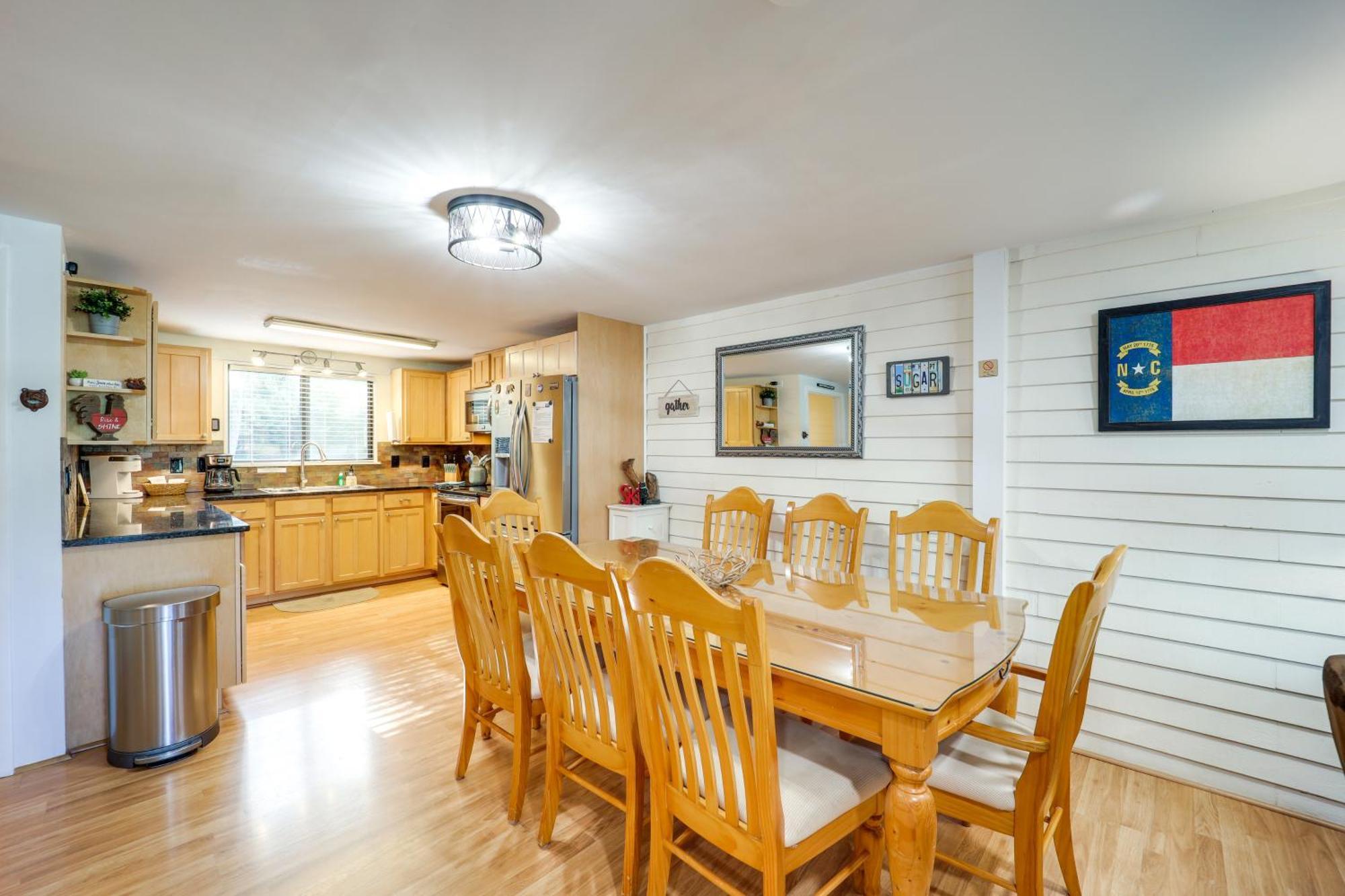 Sugar Mountain Condo With Aandc - Walk To Ski And Golf! エクステリア 写真