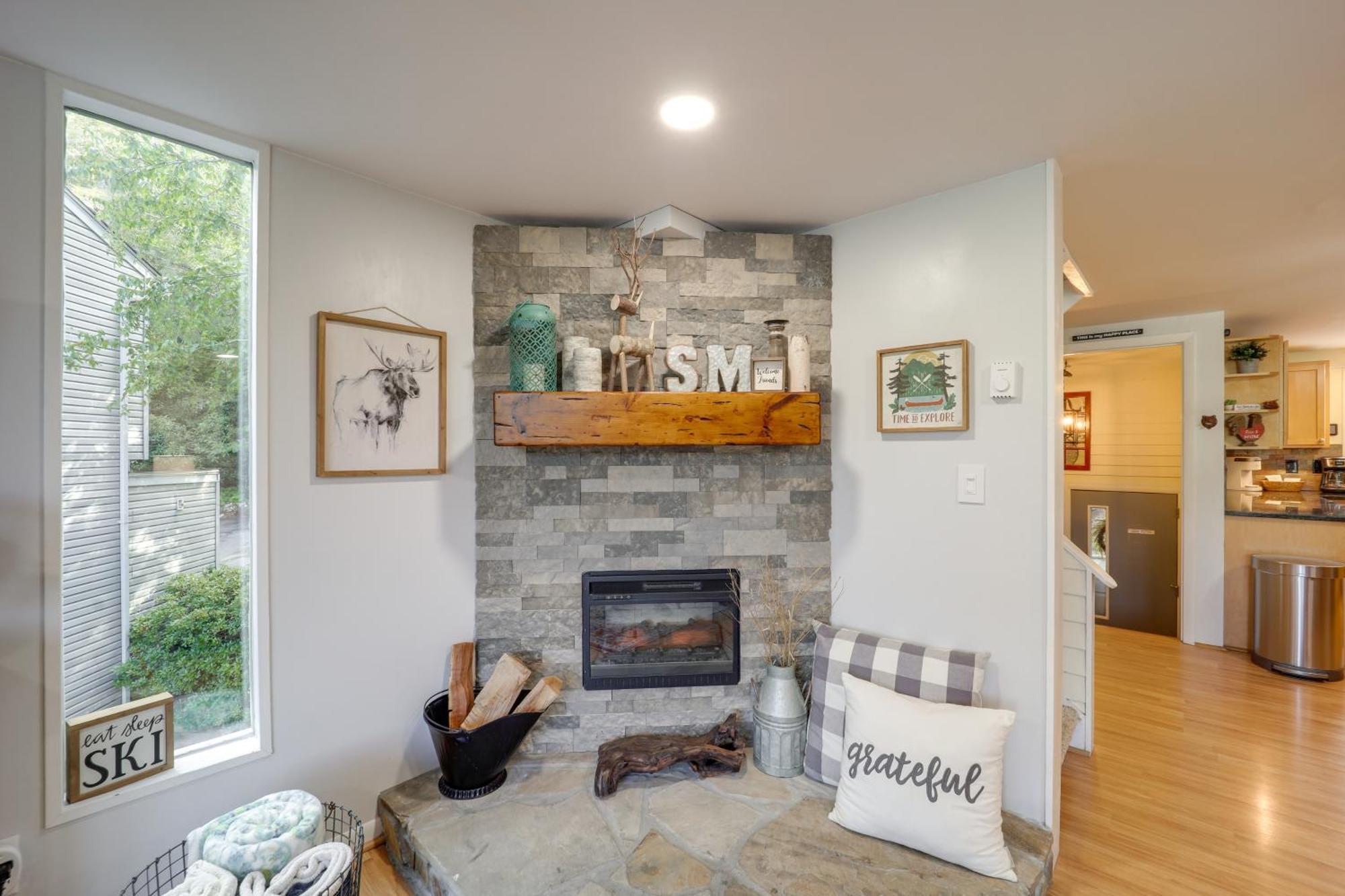 Sugar Mountain Condo With Aandc - Walk To Ski And Golf! エクステリア 写真
